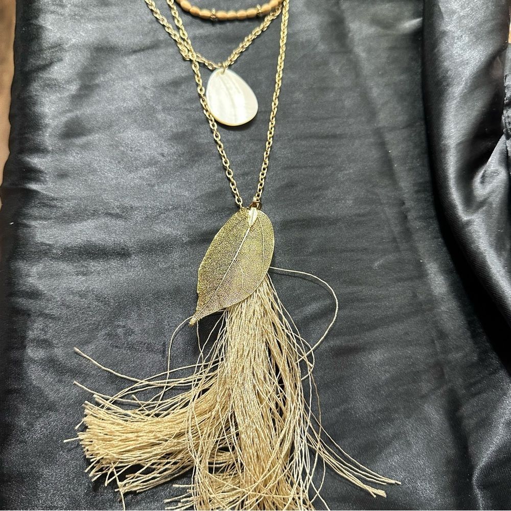 Boho Tassel Necklace Gold Tone Leaf Pendant Fringe Statement Necklace